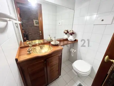 Casa 9 ambientes con 3 baños