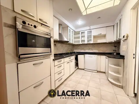 Venta casa 4 ambientes + escritorio c/ cochera, fondo libre y terraza, Villa Ballester