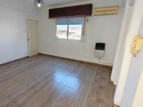 3 entre 527 y 528 al 400