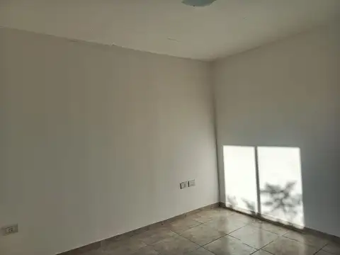 Casa en Alquiler con 2 cocheras