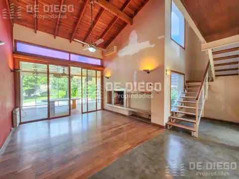 Casa en Venta con 4 cocheras