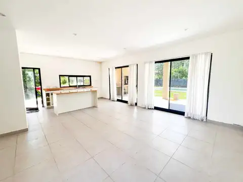 CASA 4 AMBIENTES EL ENSUEÑO PILETA JARDIN 640 M2