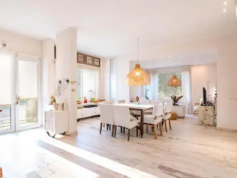 Casa en Venta con 4 cocheras