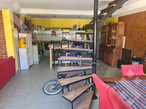 Casa 7 ambientes con 1 baño