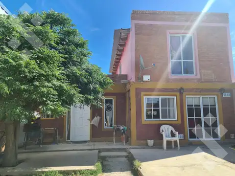 Casa tres habitacion, con patio  centenario
