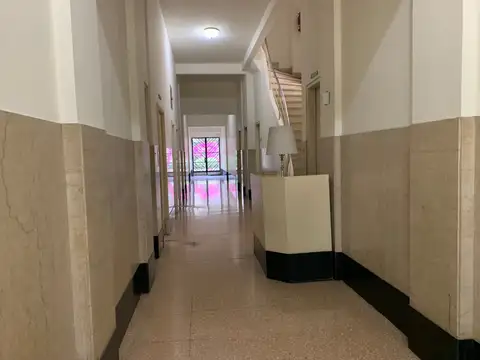 3 Amb. con dependencia contra frente 94 m2 en Exelente edificio Art deco