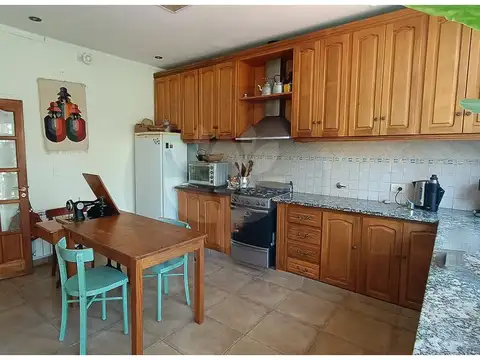 Chacra En Venta  City Bell, Las Banderitas, Rapida Salida A Centro Y A Ruta 36 Con Importante Casa