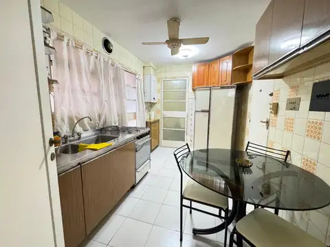 Departamento de 3 ambientes mas dependencia con dos patios.