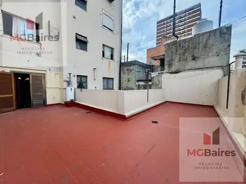 Departamento de dos ambientes en venta con terraza propia - Balvanera