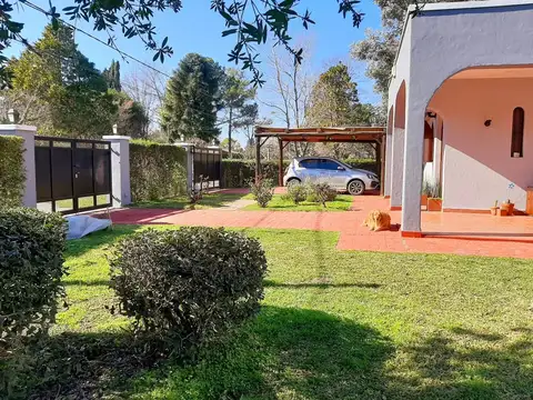 CASA QUINTA DE 4 AMBIENTES CON PARQUE, PILETA, PARRILLA