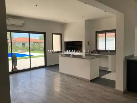 Casa 5 ambientes con 4 baños