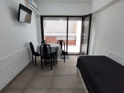 Venta Departamento 2 ambientes con patio. Con renta. La Perla