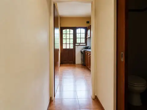 Casa 4 ambientes con 1 baño