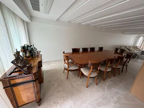 Casa en Venta con 5 cocheras