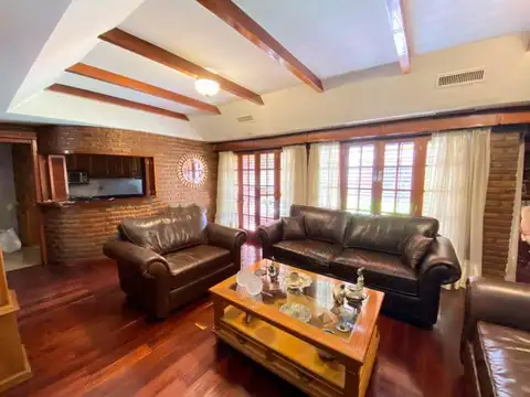 Casa en Venta con 2 cocheras