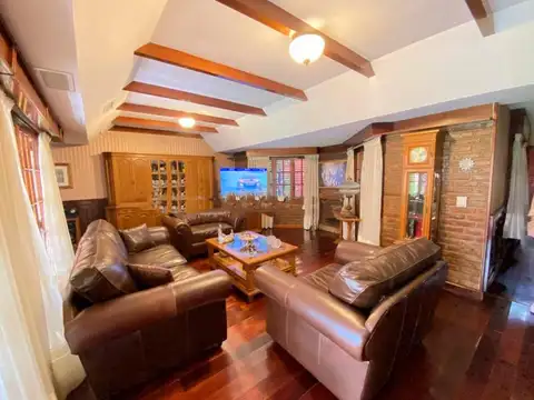 Casa 5 ambientes con 4 baños