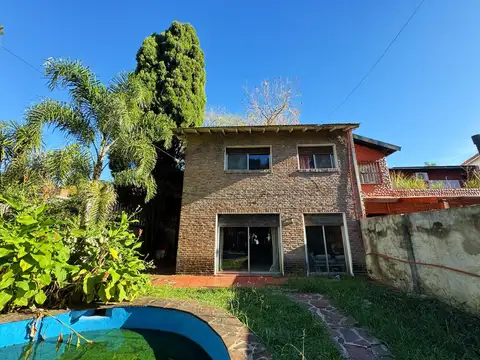 Casa en Venta con 2 cocheras