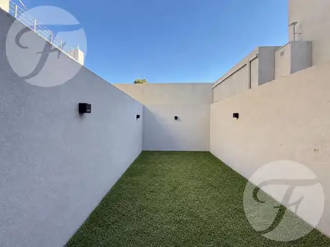 CASA VALENTIN | DEPARTAMENTOS A ESTRENAR CON JARDIN Y PARRILLA EN EL CENTRO DE SAN PEDRO I CASA II