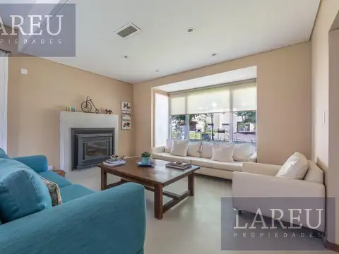 Casa en Venta con 4 cocheras