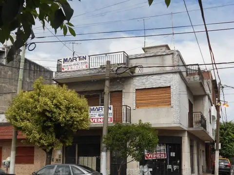 Execelente oportunidad casa con dos locales en regia esquina
