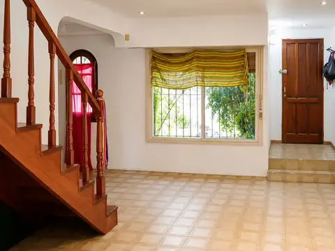 Casa 7 ambientes con 3 baños
