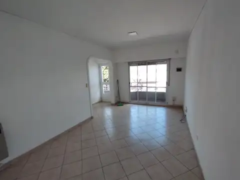 DEPARTAMENTO EN ALQUILER DOS AMBIENTES PRIMER PISO POR ESCALERA