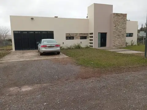 VENTA CASA 3 DORMITORIOS CIPOLLETI, RIO NEGRO