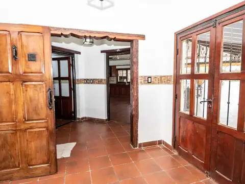 Casa en Venta con 3 cocheras