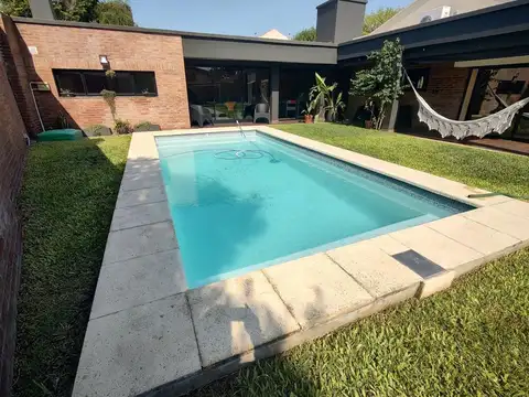 VENTA Casa impecable piscina Quincho cochera cubie