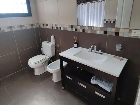 VENTA Casa impecable piscina Quincho cochera cubie