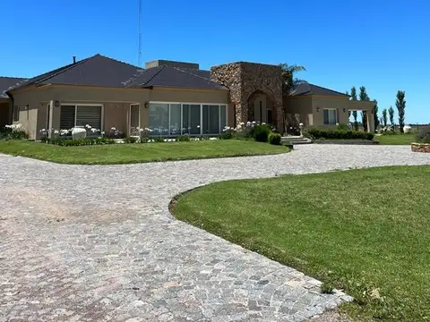 Casa 7 ambientes con 6 baños