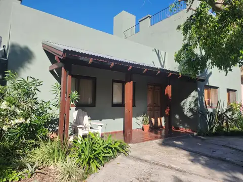 B° Santa María (Paraguay 999) - Casa 3 Dormitorios + Estar / Escritorio, galeria, parrilla, pileta. (Fin de año y 1er Q.Enero)