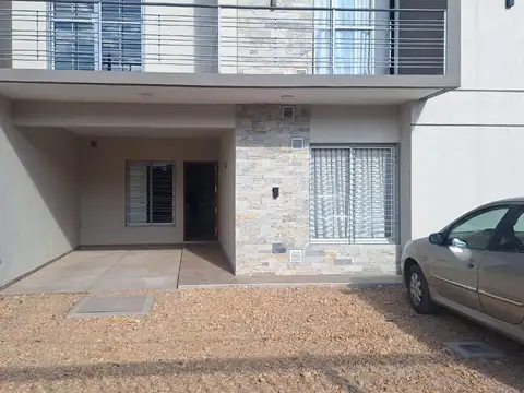 ALQUILER DUPLEX,2 DORMITORIOS,COCHERAS,PATIO,BAÑOS.GUAYMALLEN PRIVADO
