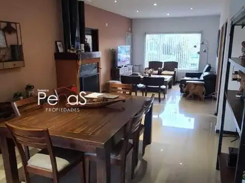 Casa en Alquiler con 4 cocheras