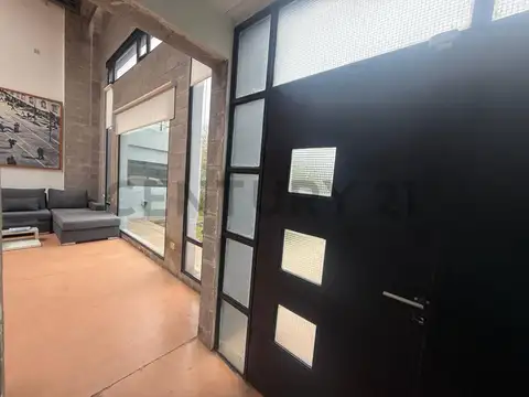 Casa en Venta en Barrio Parque Leloir, USD 245.000