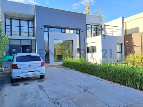 Venta Casa 6 ambientes en Villa Udaondo, Parque Leloir