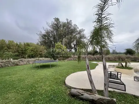 Casa en Venta con 3 cocheras