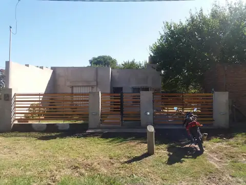 Casa en venta - 2 Dormitorios 1 Baño - 55 mts2 - 9 De Julio