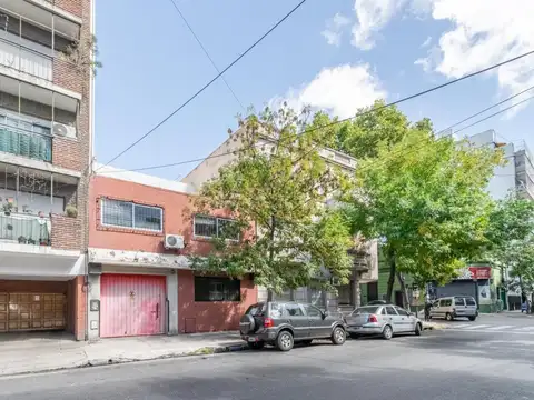 Alquiler edificio comercial 511 m2 con depósito oficinas y cocheras en Almagro