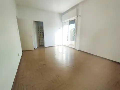 Depto Tipo Casa en Alquiler en Villa Ballester, $ 695.000