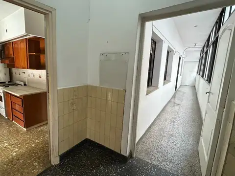 USO COMERCIAL - PISO UNICO 4 AMB. C/ BALCON Y TERRAZA  PROP.