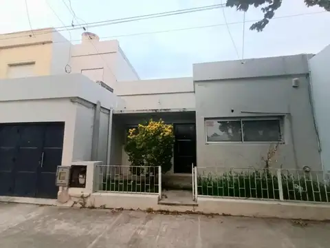 Casa en venta - 2 Dormitorios 1 Baño - La Plata