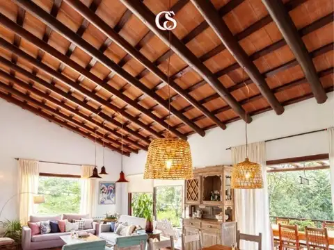 Casa en Venta con 4 cocheras