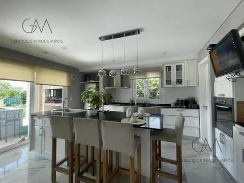Casa 5 ambientes con 3 baños