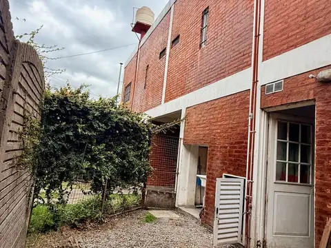 Casa en Alquiler en Luis Guillon, $ 800.000