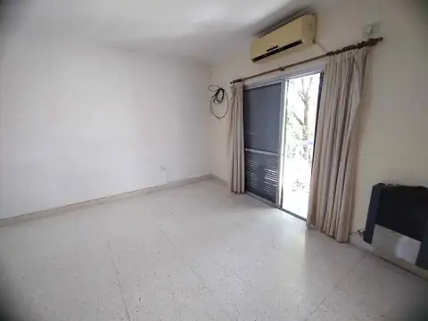 Casa 6 ambientes con 2 baños