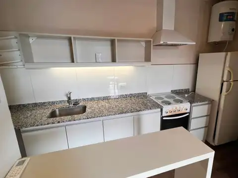 Avenida Hipólito Yrigoyen 100