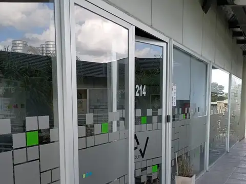 Muy lindo local en venta en Complejo Verdi 57 L214