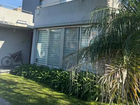 Casa en venta en Village del Parque Juan María Gutierrez Berazategui