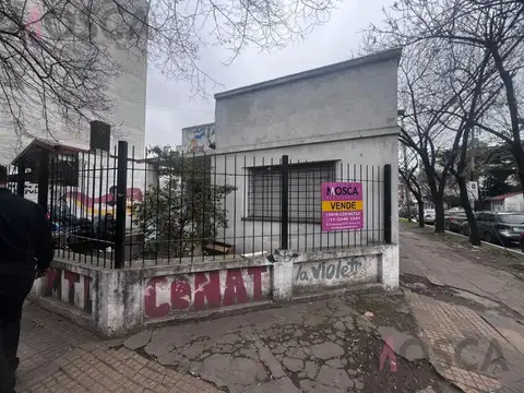 En venta ideal inversor importante esquina en Moreno centro